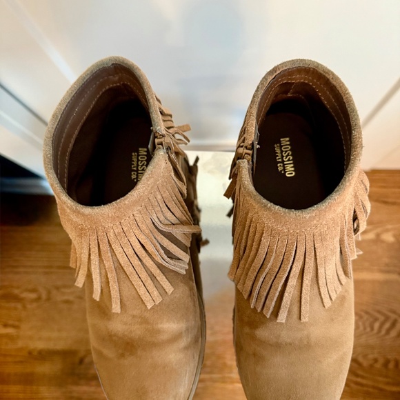 Suede Fringe Bootie - size 6 - Picture 9 of 11
